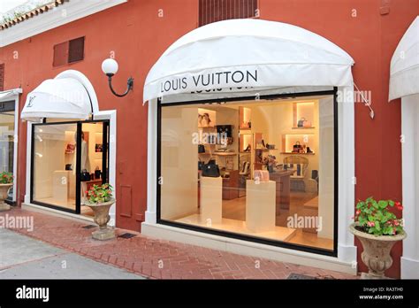 louis vuitton capri shop.